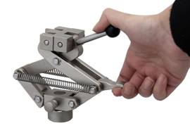 TH11-5_scissor_grip_02